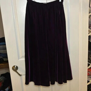 EUC DIOR women’s rich purple velvet skirt silk lined size 8us 40Fr mid length